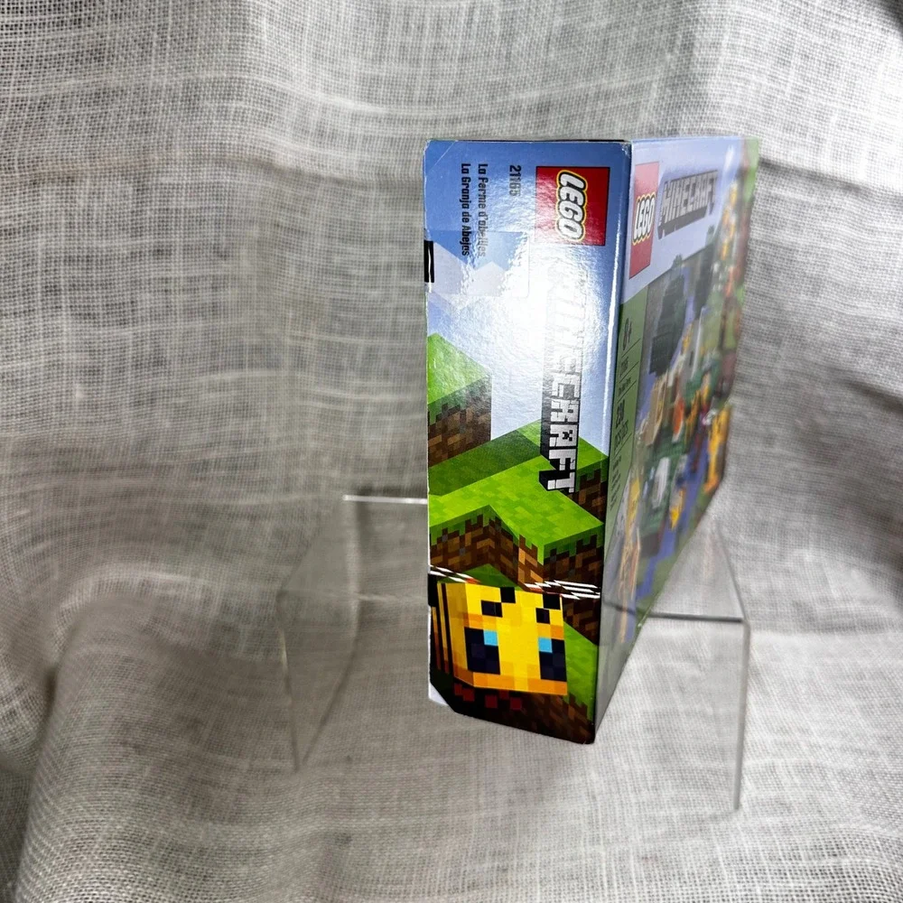 Lego minecraft bee